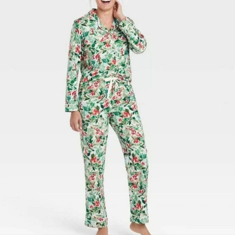 stars above Green Floral Button-Front Pajama Set with Red Accents
